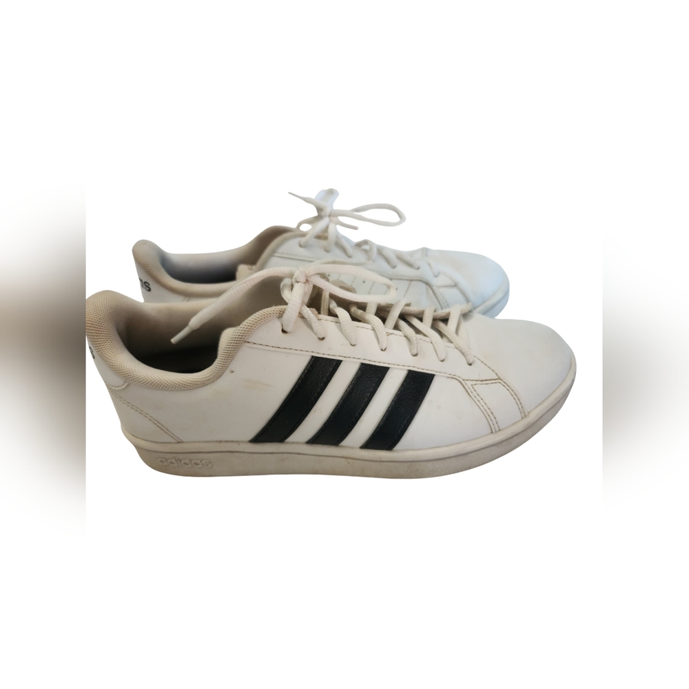 Adidas Men’s White Sneakers w/ Black Stripes Size 8.5. Pre‑Owned, Good Condition - Picture 2 of 4